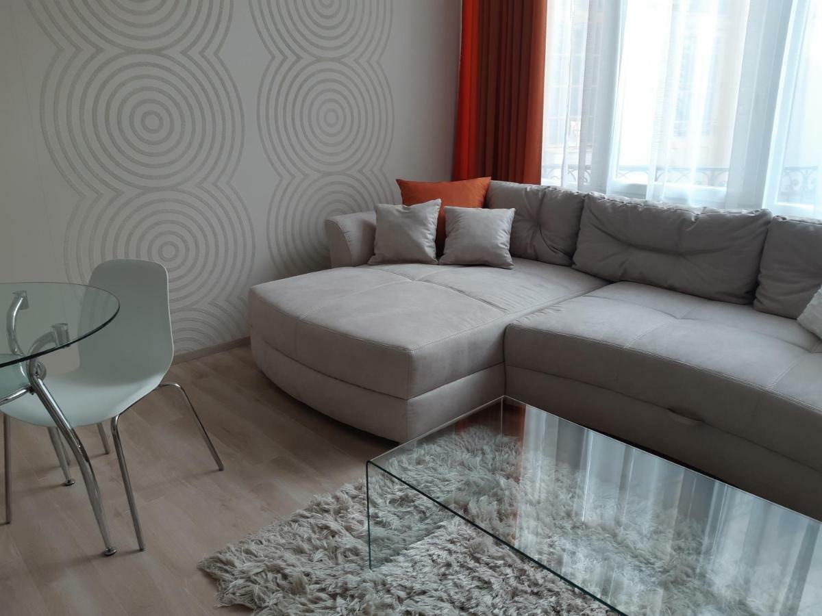 Apartment Modern, Quiet & Cozy In The Middle Of Downtown Near Danube At Fashion Street *