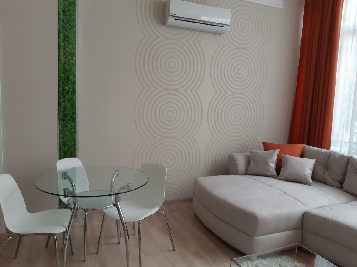 Apartment Modern, Quiet & Cozy In The Middle Of Downtown Near Danube At Fashion Street *
