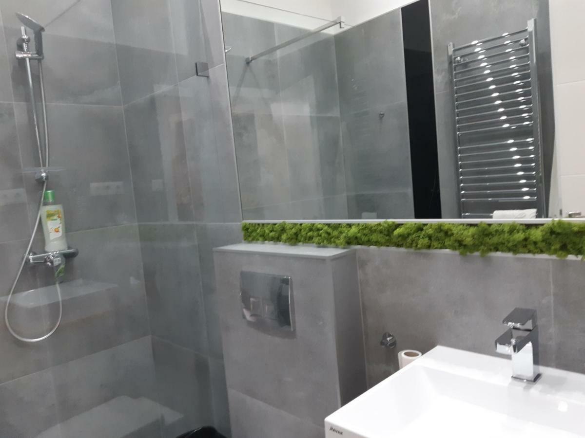 Modern, Quiet & Cozy In The Middle Of Downtown Near Danube At Fashion Street Apartment *