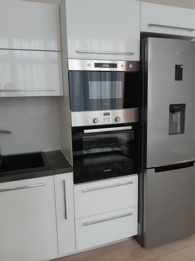 Apartment Modern, Quiet & Cozy In The Middle Of Downtown Near Danube At Fashion Street