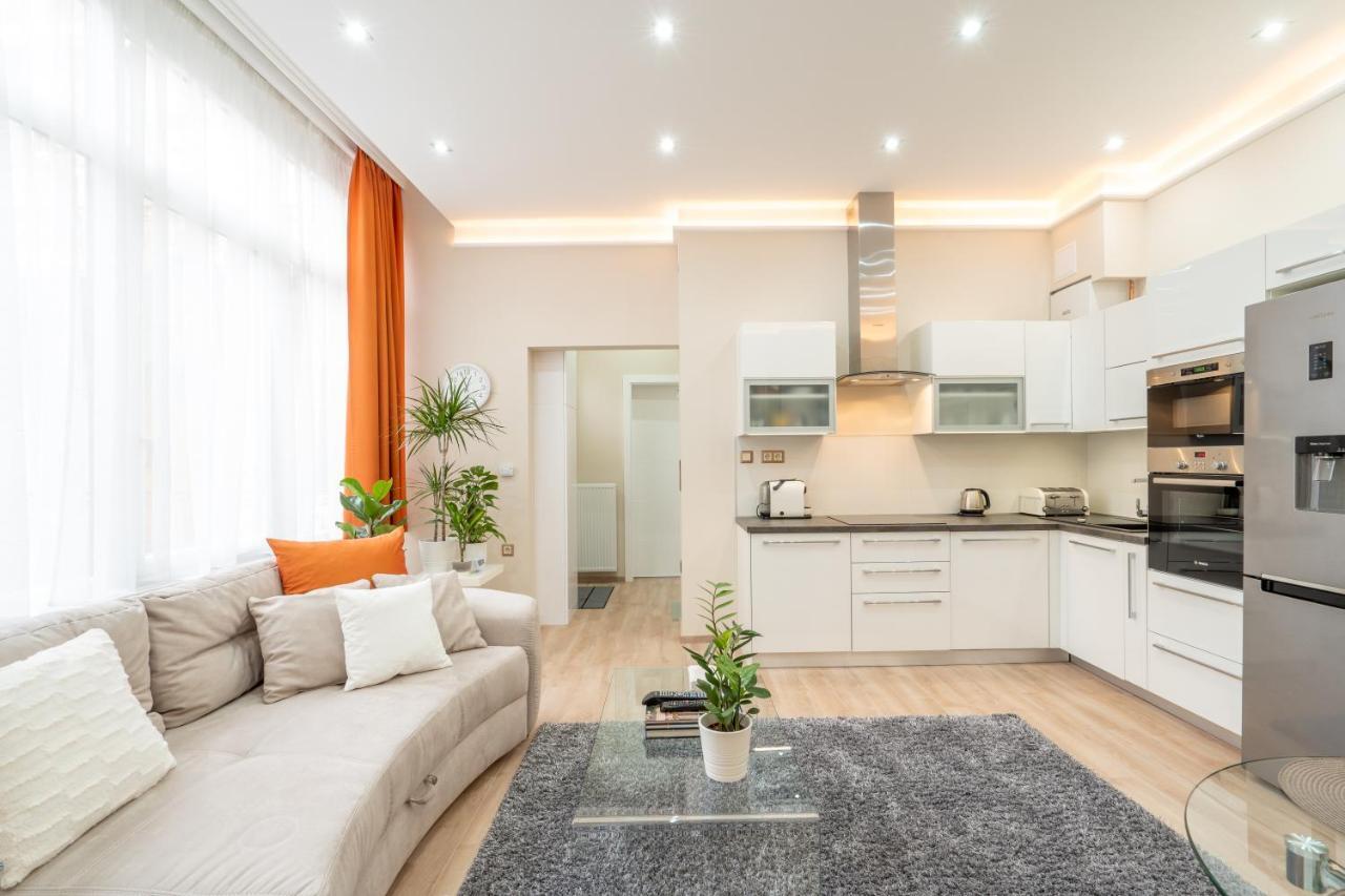 Apartment Modern, Quiet & Cozy In The Middle Of Downtown Near Danube At Fashion Street *